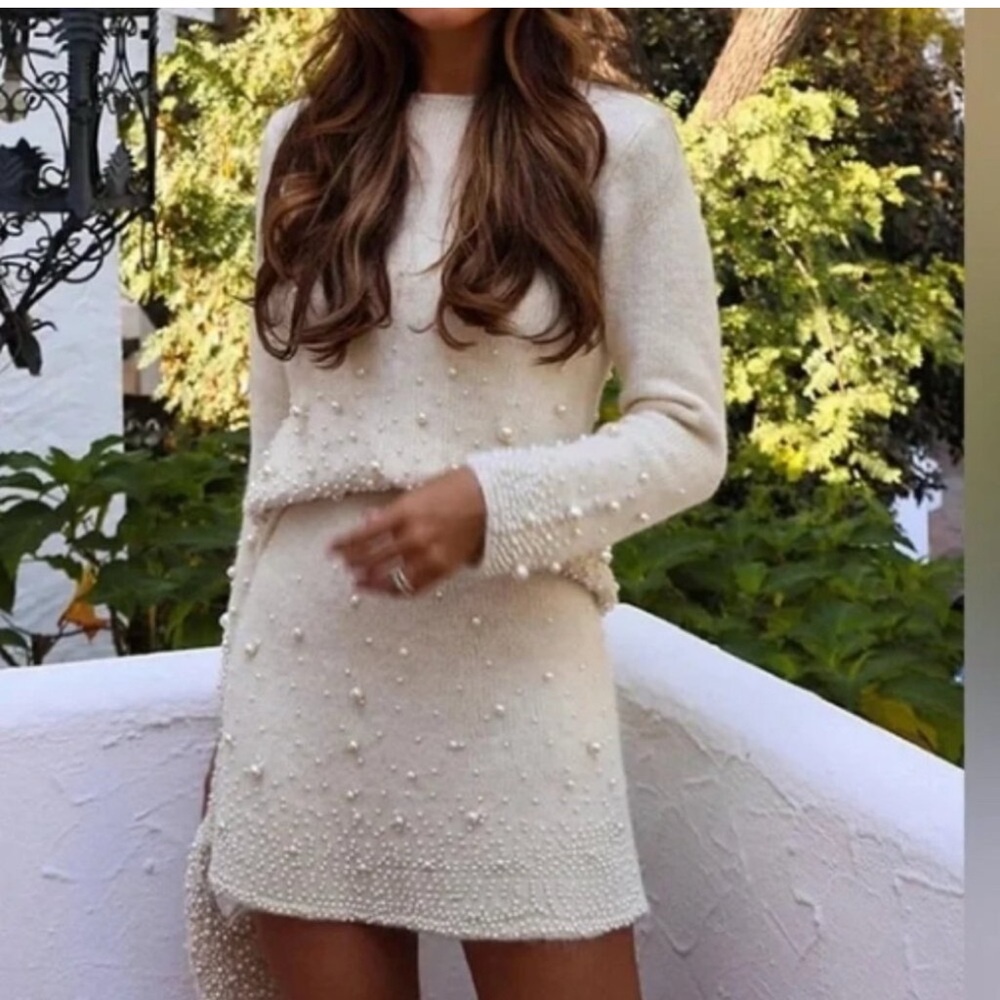ZARA NEW WOMAN ECRU KNIT MINI SKIRT WITH FAUX PEARLS size M NWOT